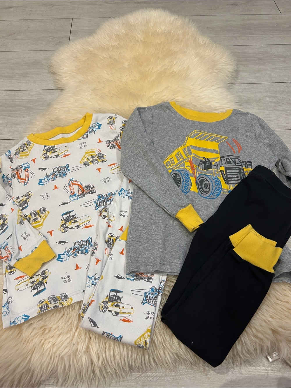 Kirkland Signature Kids Construction Truck Pajama Set - Gray, White & Yellow